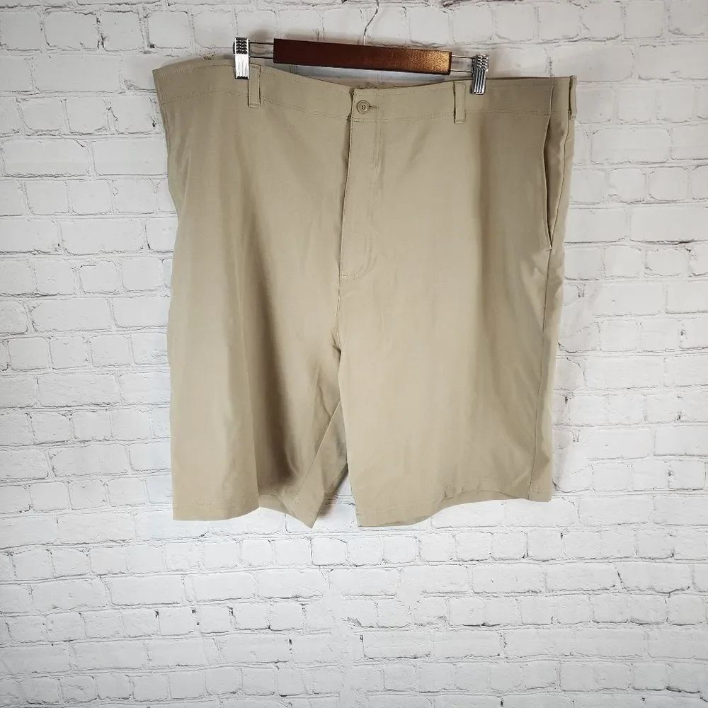 Men's Ben Hogan flat front Khaki Shorts, size 46